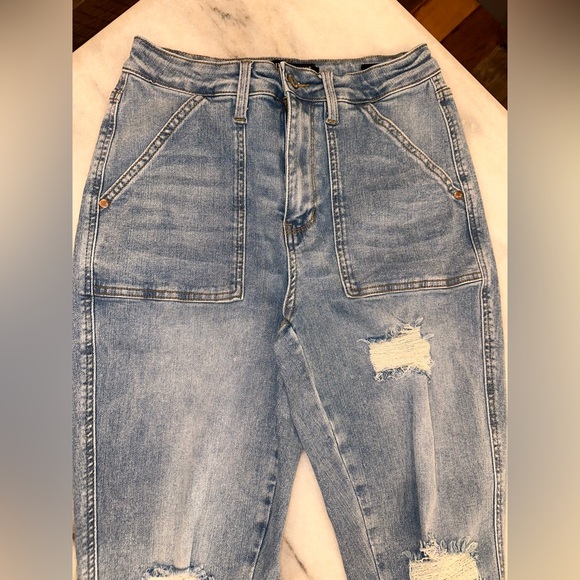 Judy Blue Size 7/28 Boyfriend Fit Cuff Stylish Blue Distressed Women Jeans - Picture 3 of 11